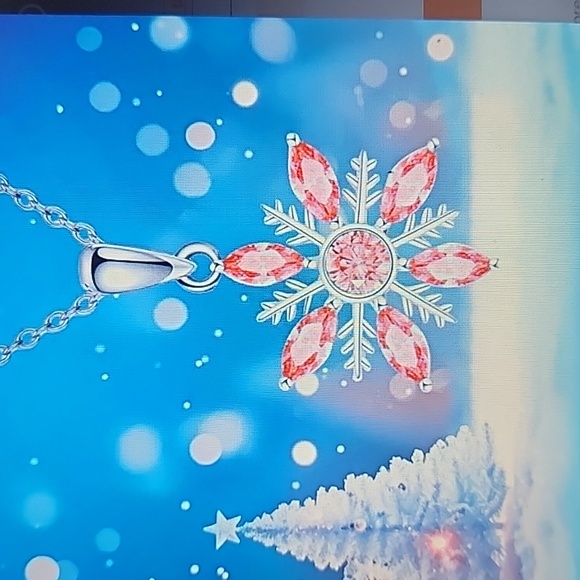 Red rhinestone Snowflake ❄️ necklace - Picture 5 of 5
